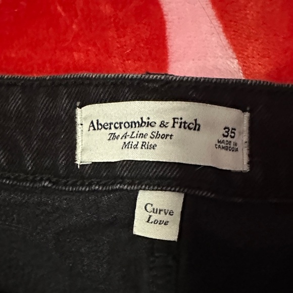 NWT Abercrombie & Fitch A-Line Curve Love Black Jean Shorts - Picture 3 of 6
